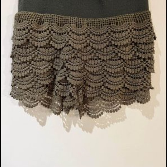 Green lace skort - Picture 2 of 2